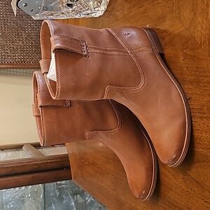 Frye Anna short boot 9.5